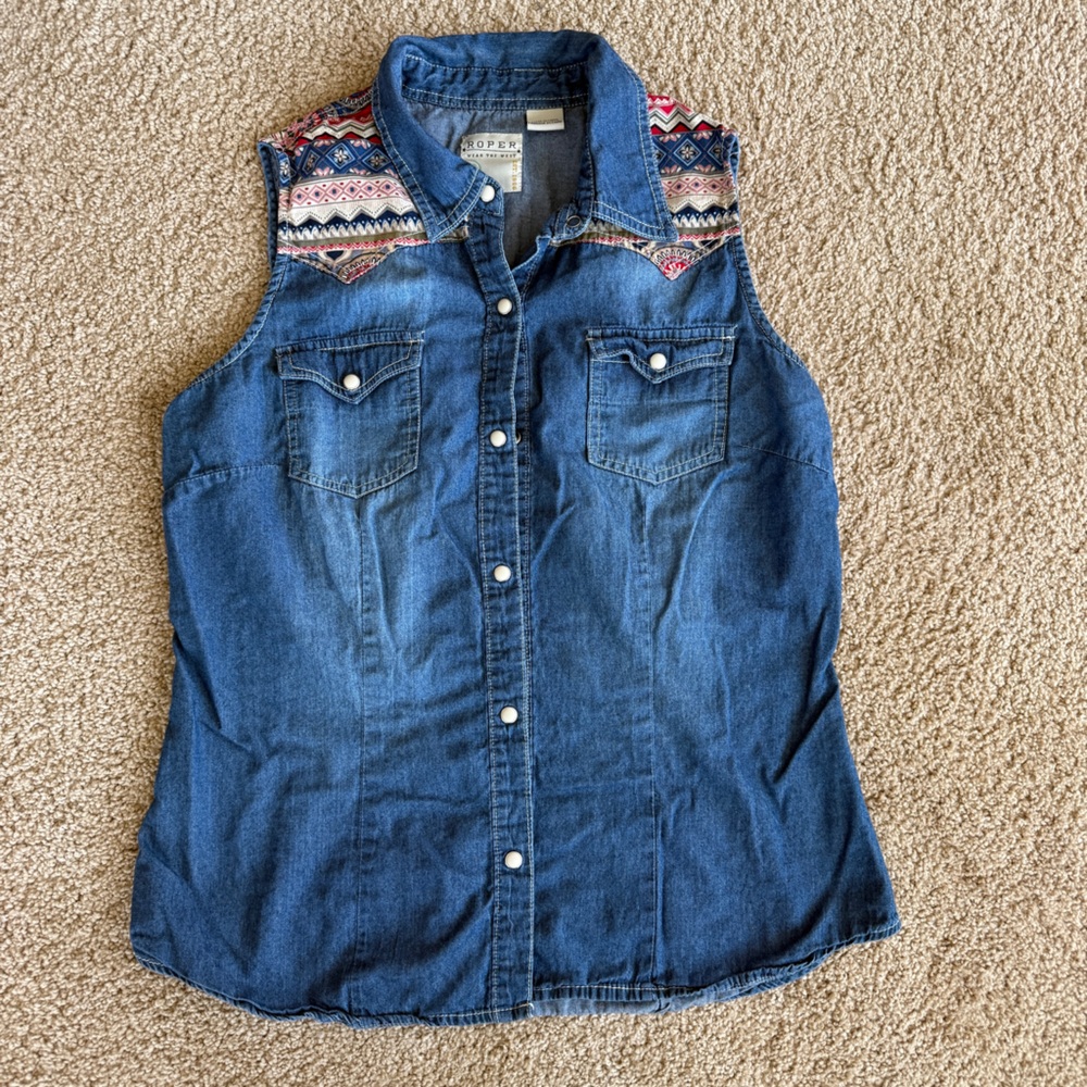 Women’s Roper Denim Sleeveless Shirt with Patterned Shoulders - Medium